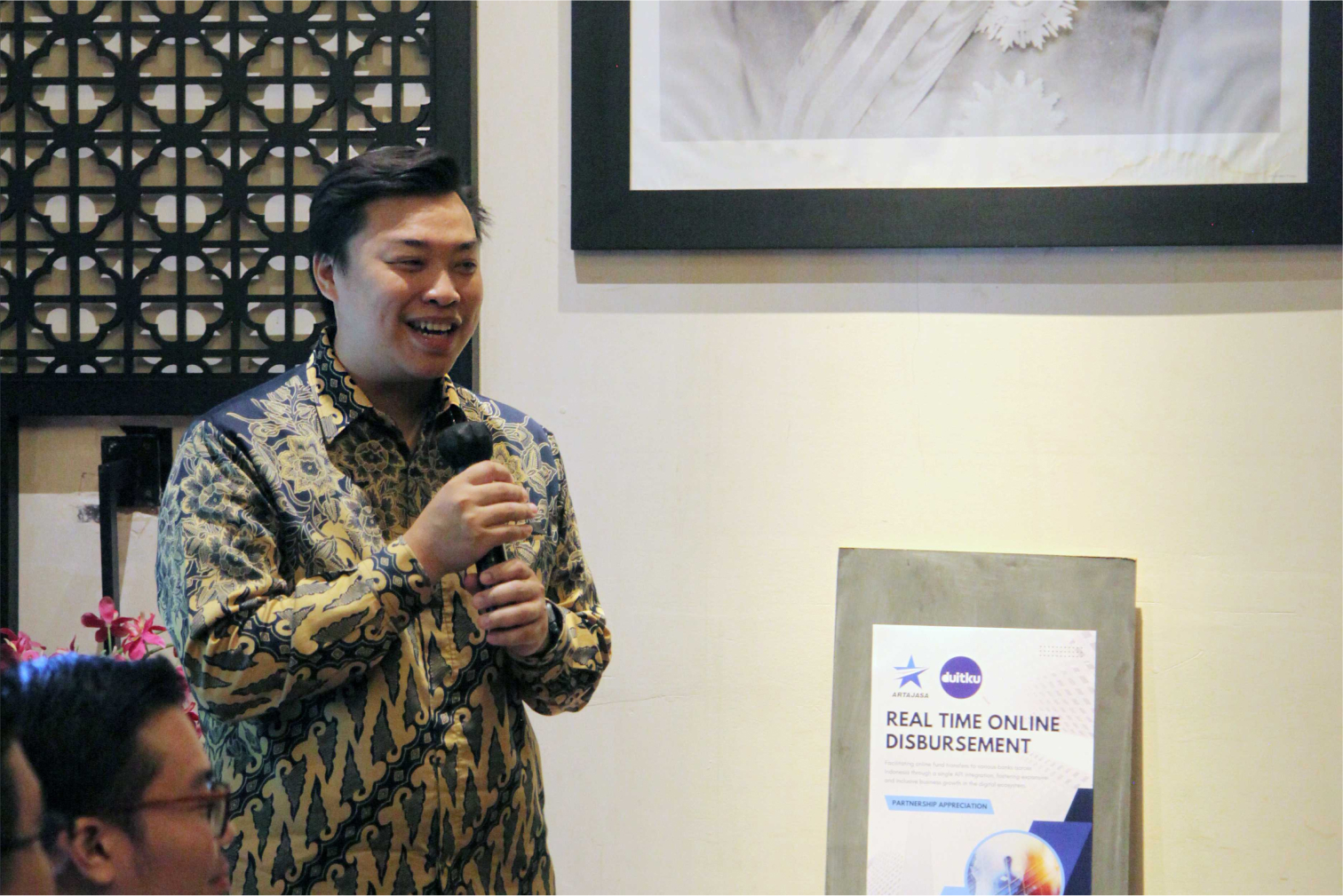 Rheza Gunawan Budiono selaku CEO Duitku memberikan pidato singkat dalam acara penghargaan mitra